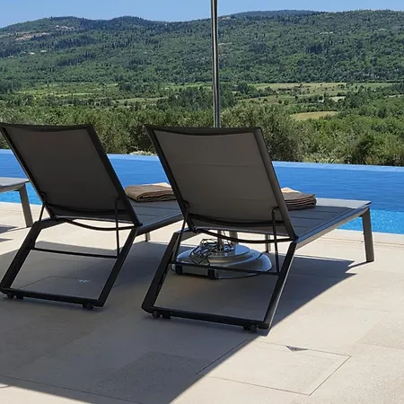 Aurea Villa *